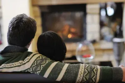 Cozy romantic fireplace getaway on the Oregon Coast for couples