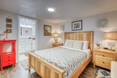 S2 - Cowabunga - Surf Inn - 2 Bed 2 Bath - image 30 of 71