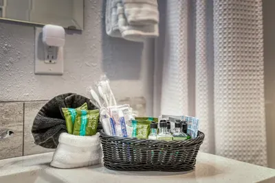 S2 - Cowabunga - Surf Inn - 2 Bed 2 Bath - image 39 of 71