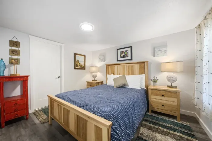 Ensuite Bedroom - Queen Bed