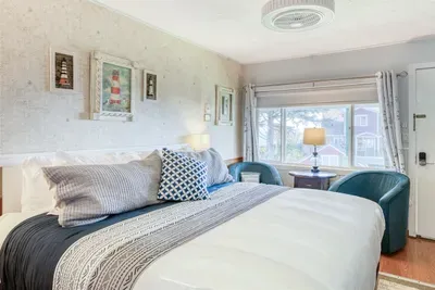 T09 - Lighthouse @ Trollers Lodge