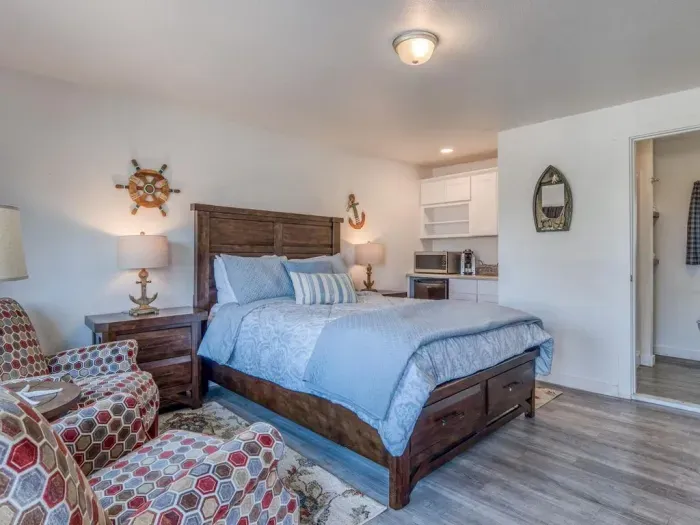 Studio Unit with Side Chairs