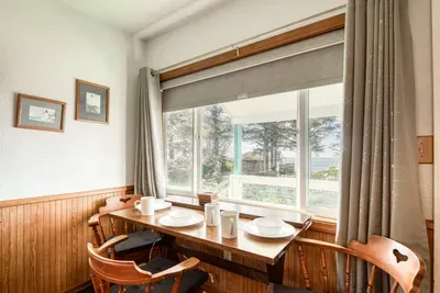 T12 - Whaler @ Trollers Lodge