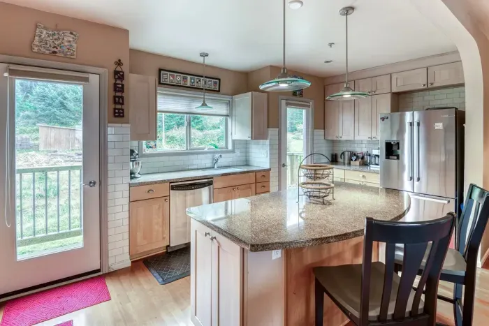 Kitchen / Dishwasher and Fridge