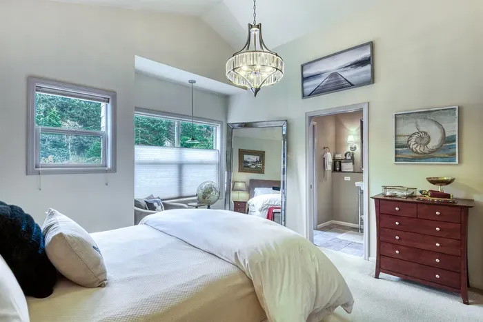 Guest Suite with Ensuite Bath