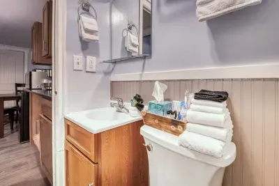 S6 - Hang Ten - Surf Inn - image 32 of 58