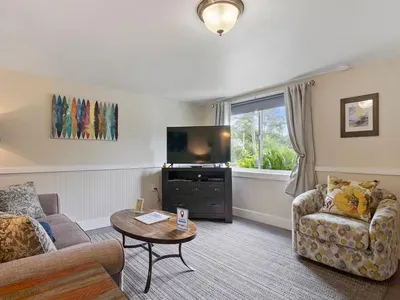 S6 - Hang Ten - Surf Inn - image 4 of 58