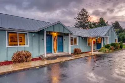S6 - Hang Ten - Surf Inn - image 49 of 58