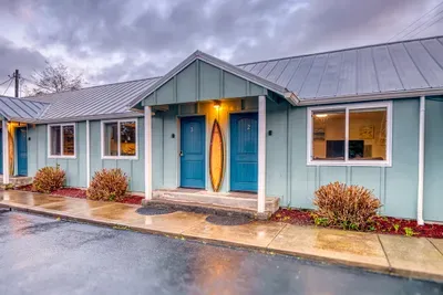 S6 - Hang Ten - Surf Inn - image 47 of 58