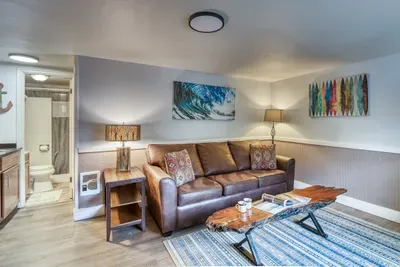 S6 - Hang Ten - Surf Inn - image 22 of 58