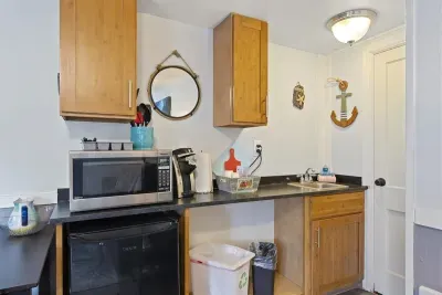 S6 - Hang Ten - Surf Inn - image 10 of 58