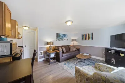 S6 - Hang Ten - Surf Inn - image 2 of 58