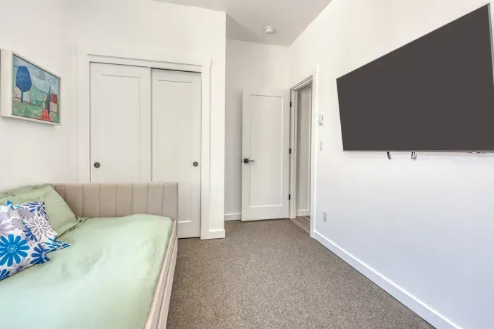 Twin Trundle Day Bed with TV