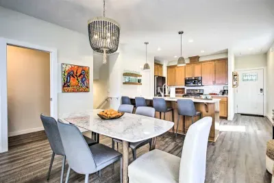 Dining Area | Dishware & Flatware Provided