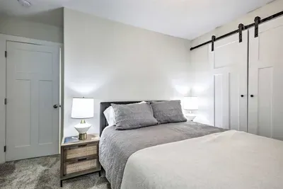 Bedroom 3 | Queen Bed