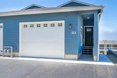 Unit 211 Entry