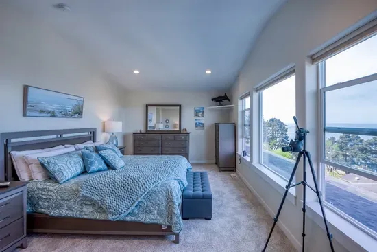 Master Bedroom - Wall of Windows