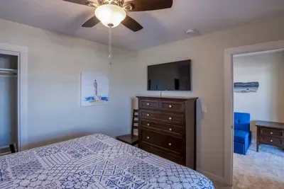 Queen Size Downstairs Bedroom