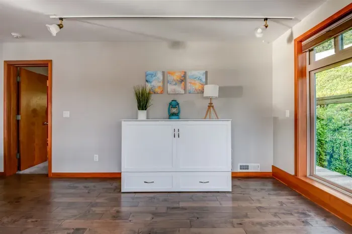 Queen Size Murphy Bed Main Floor