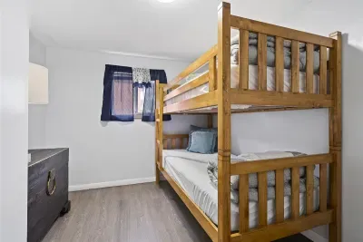S1 - Epic - Surf Inn - image 12 of 62
