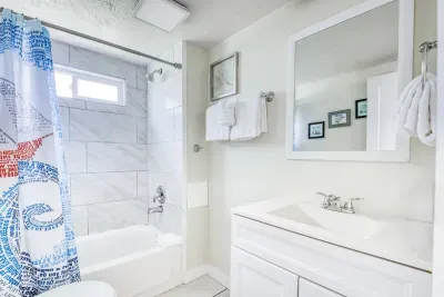 S1 - Epic - Surf Inn - image 32 of 62