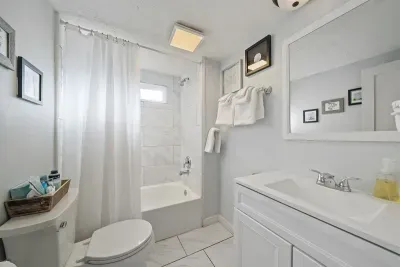 S1 - Epic - Surf Inn - image 15 of 62