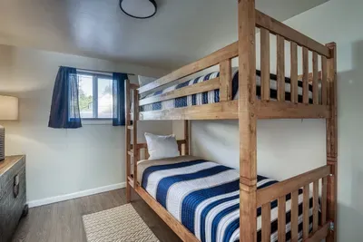 S1 - Epic - Surf Inn - image 33 of 62