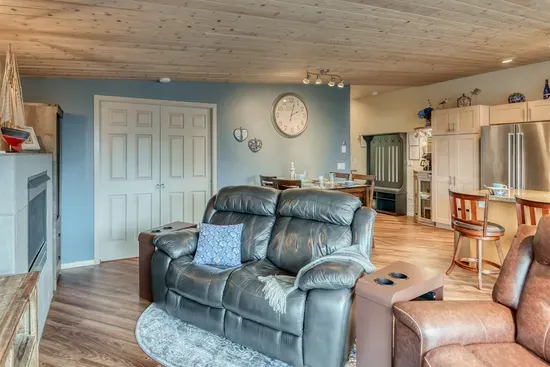 Comfortable Living Room Seating