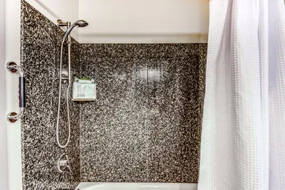 Bathtub Shower Combo in Main Bathroom