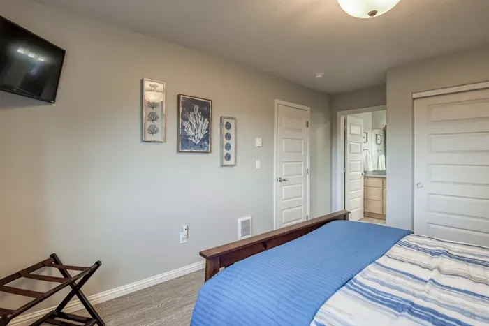 Queen Bedroom with Ensuite