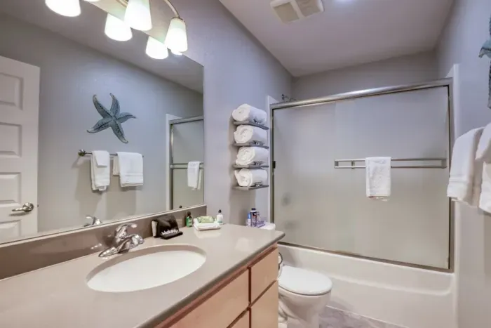 Upstairs Bath with Tub/Shower combo