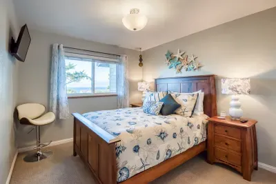Upstairs Queen Size Bedroom