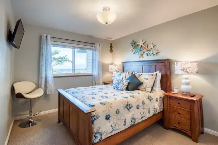 Upstairs Queen Size Bedroom