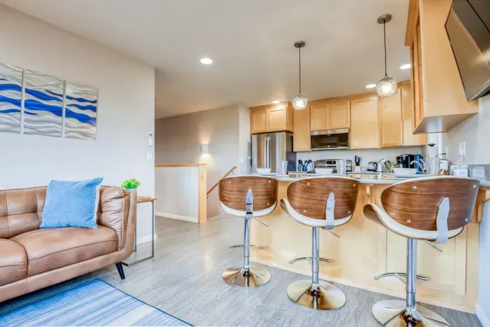 Casual Counter Dining area