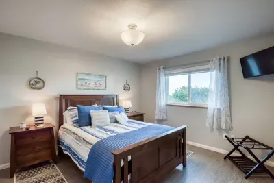 Downstairs Queen Size Bedroom