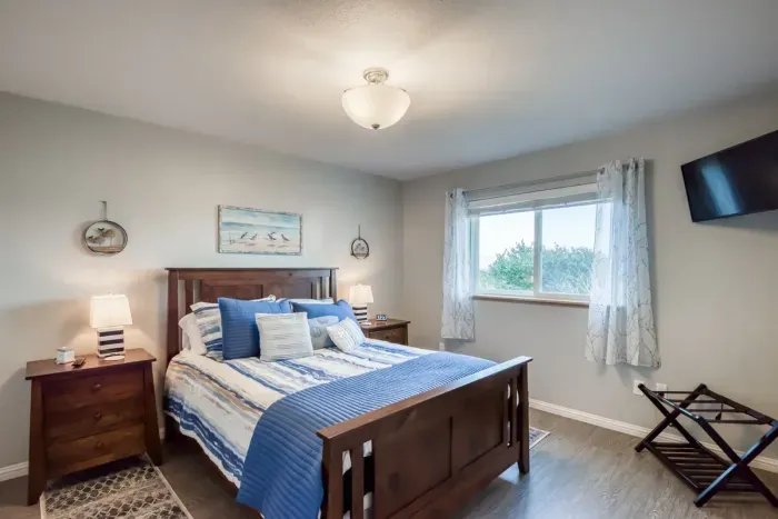 Downstairs Queen Size Bedroom