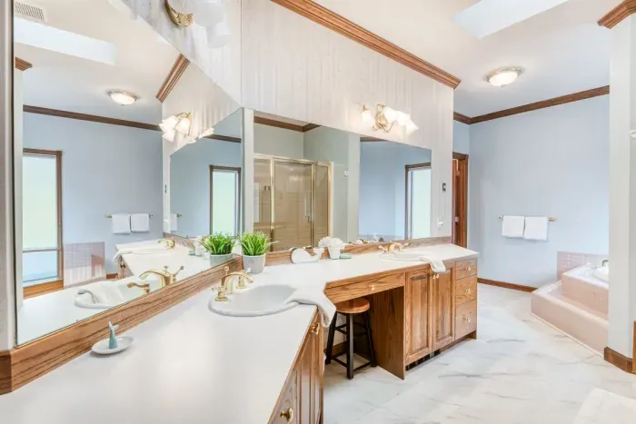 Large Vanity Space - Primary Suite