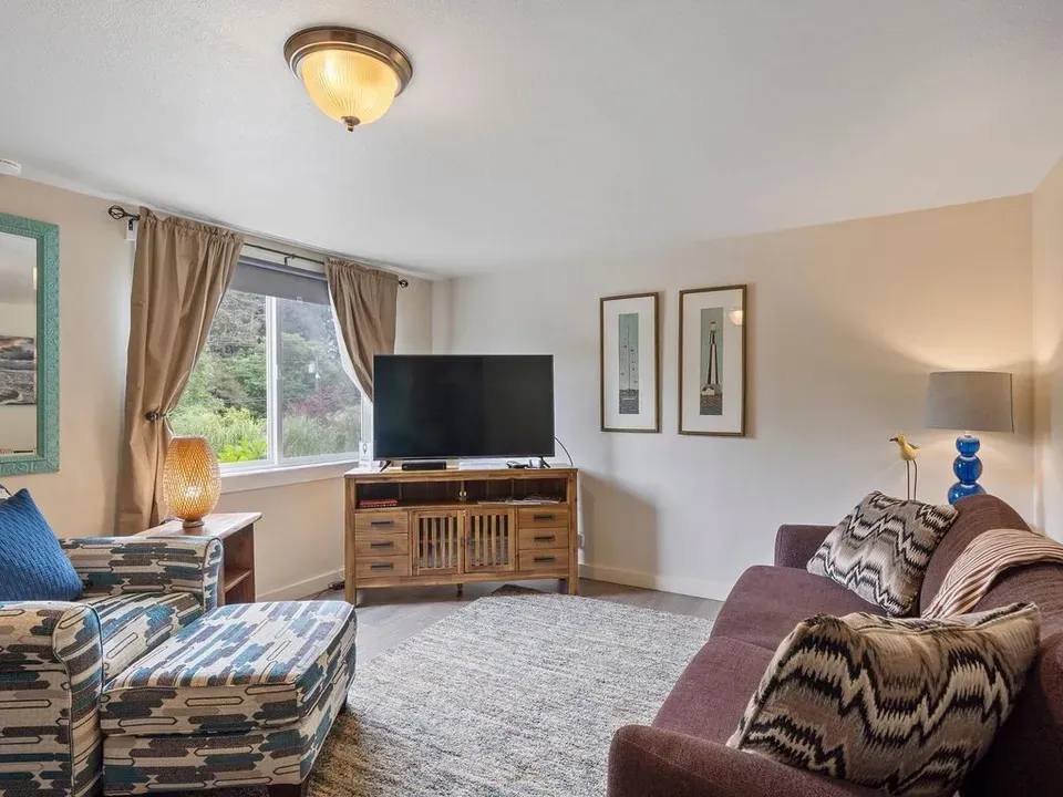 S5 - The Drop - Surf Inn - image 1 of 58