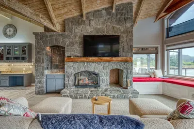 Fireplace and Wet Bar