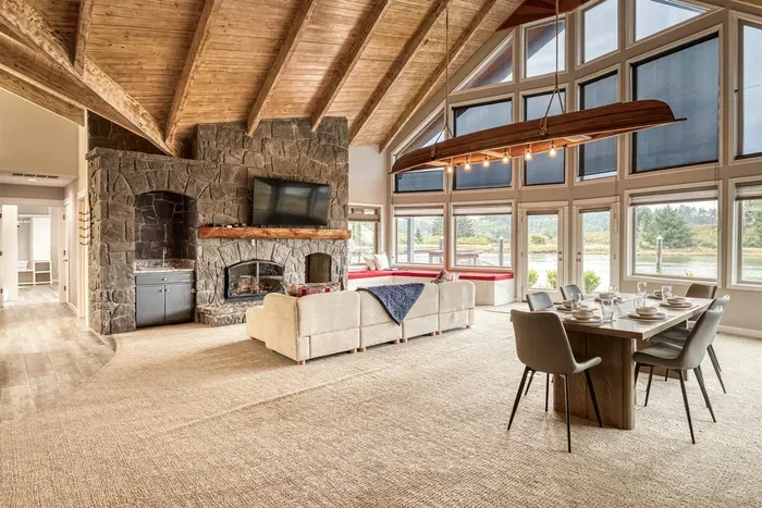 Wall of Windows to the River