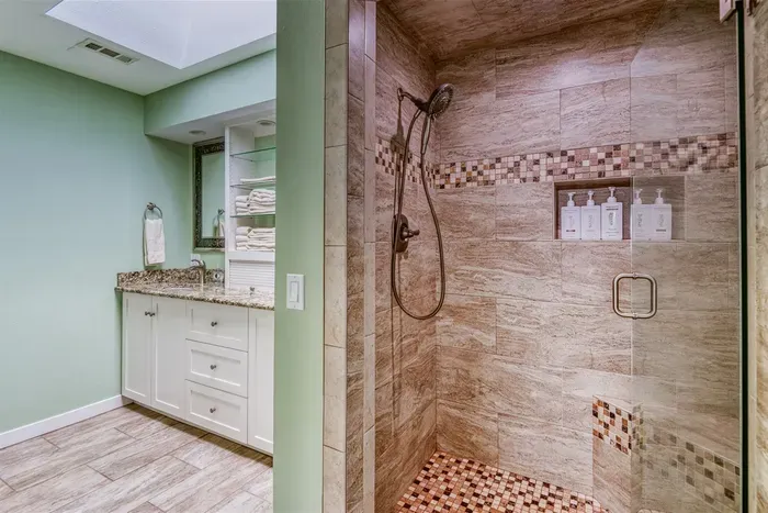 Main Bath Walkin Shower