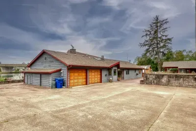 Garage Area