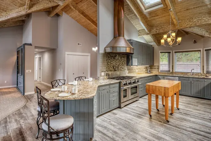 Kitchen with Large Stove/Oven
