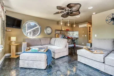 Second Floor Lounge