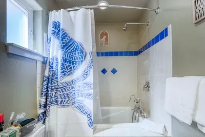 Shower/Deep Soaking Tub