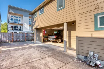 Large Garage (F150 Truck fits)