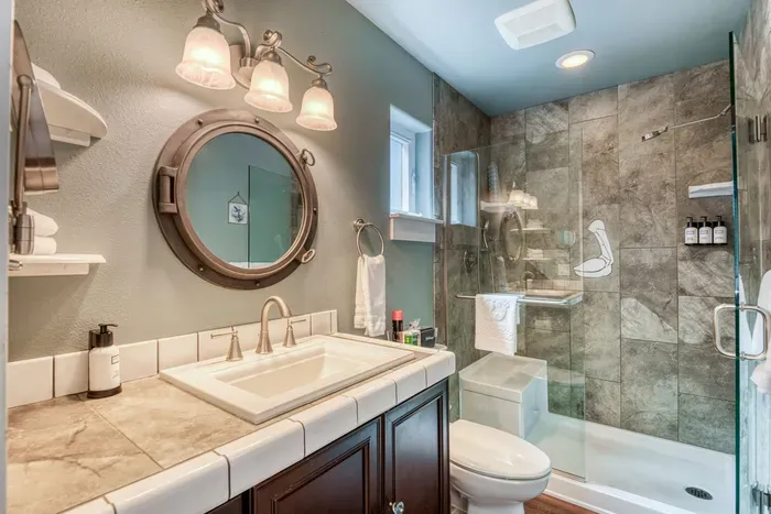 Master Ensuite Bath/Shower