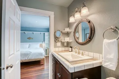 Main Bedroom Vanity