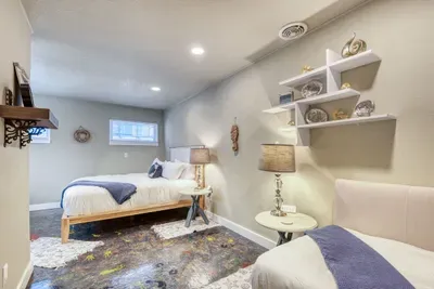 Twin and King Bed in Guest Room
