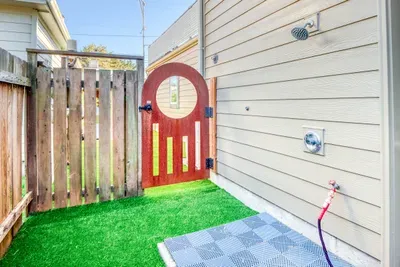 Enclosed Back Area Gate - Outside Shower